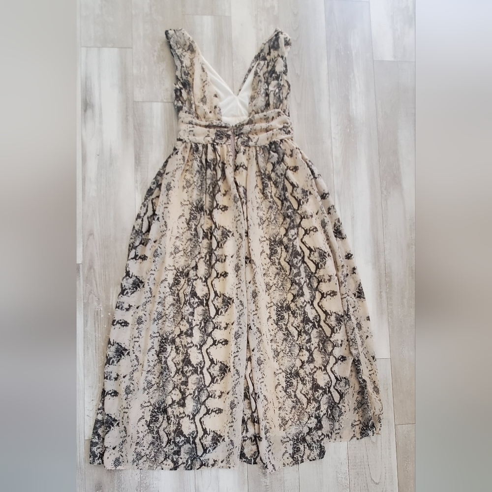 𝅺H&M Dress Black and Cream - Picture 4 of 8